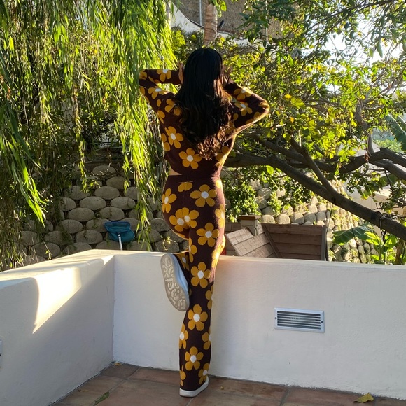 *24 HOUR SALE* Living The Life Brown Daisy Print Knit Sweater - Picture 9 of 9